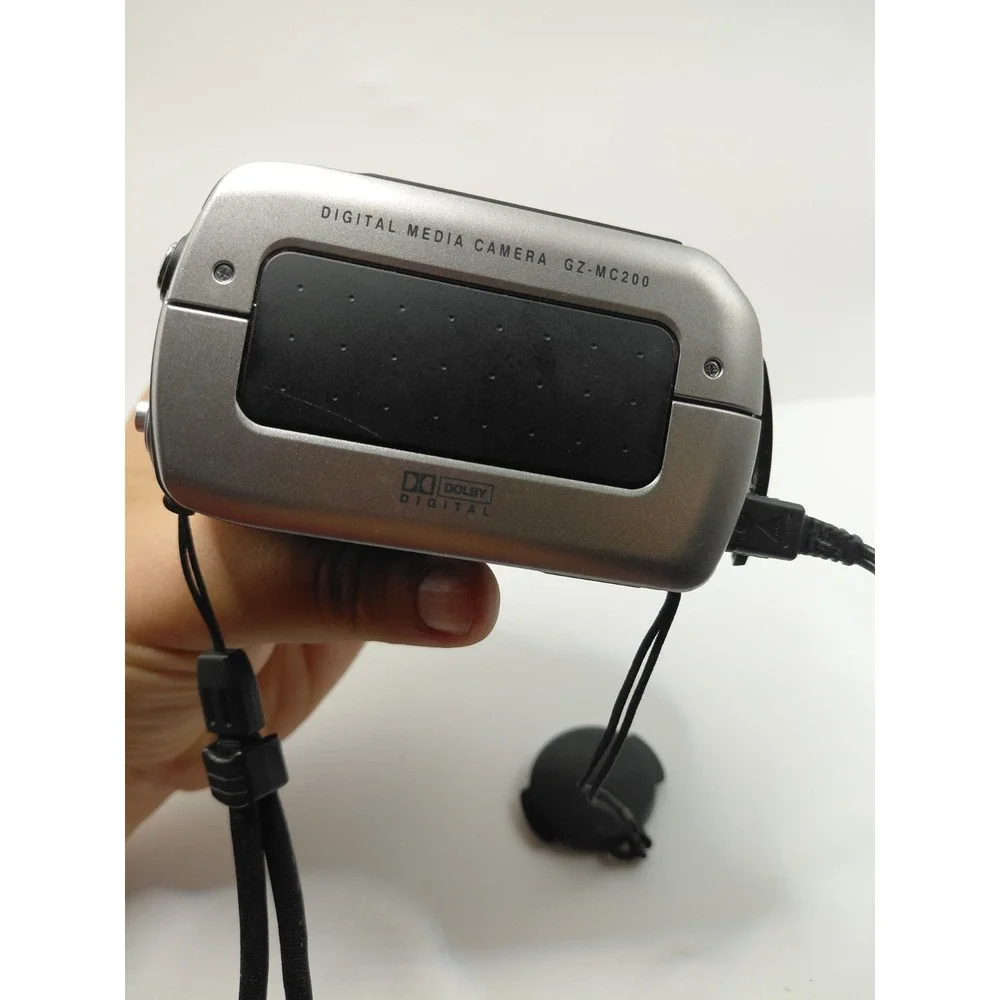 JVC Everio GZ-MC200 Flash Media Camcorder - Picture 5 of 6